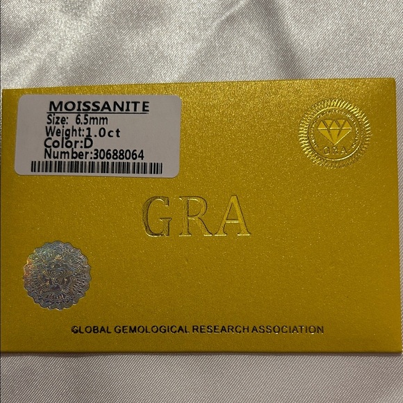 Elegant 925Silver Moisanite Necklace with Crystal Pendant - Picture 6 of 7